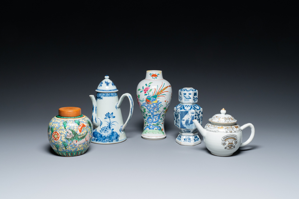 Een diverse collectie Chinees porselein, Kangxi en later
