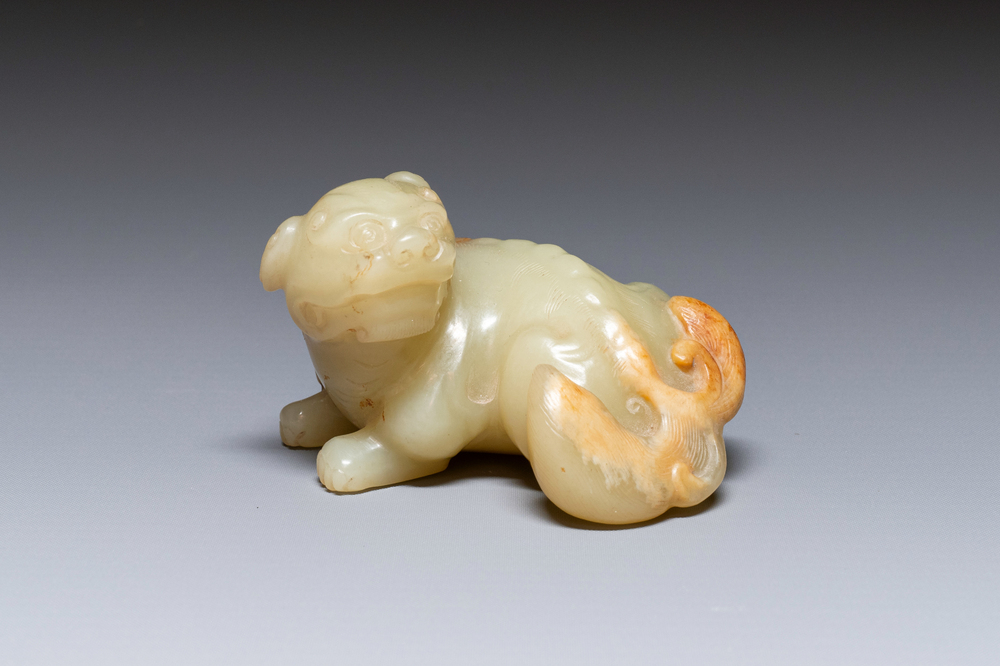 Animal mythique en jade c&eacute;ladon tach&eacute; de rouille, Chine, 18&egrave;me
