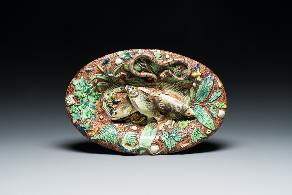 Plat de forme ovale en terre verniss&eacute;e figurant deux poissons dans le style de Palissy, Victor Barbizet (1808-1884), 19&egrave;me