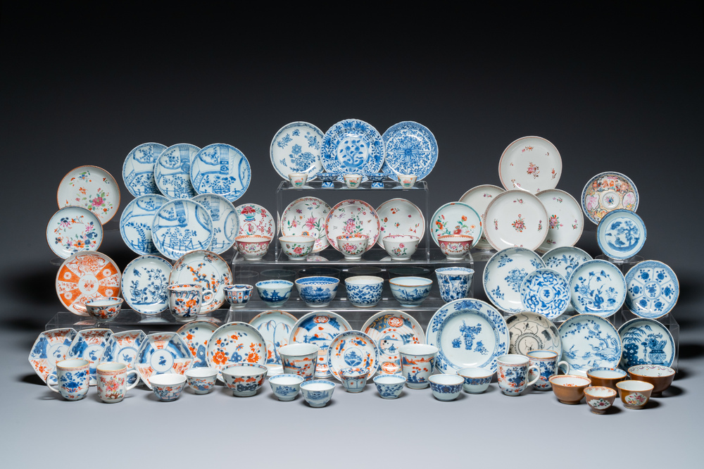 Ensemble exceptionnel de tasses et soucoupes en porcelaine de Chine, Kangxi et post&eacute;rieur
