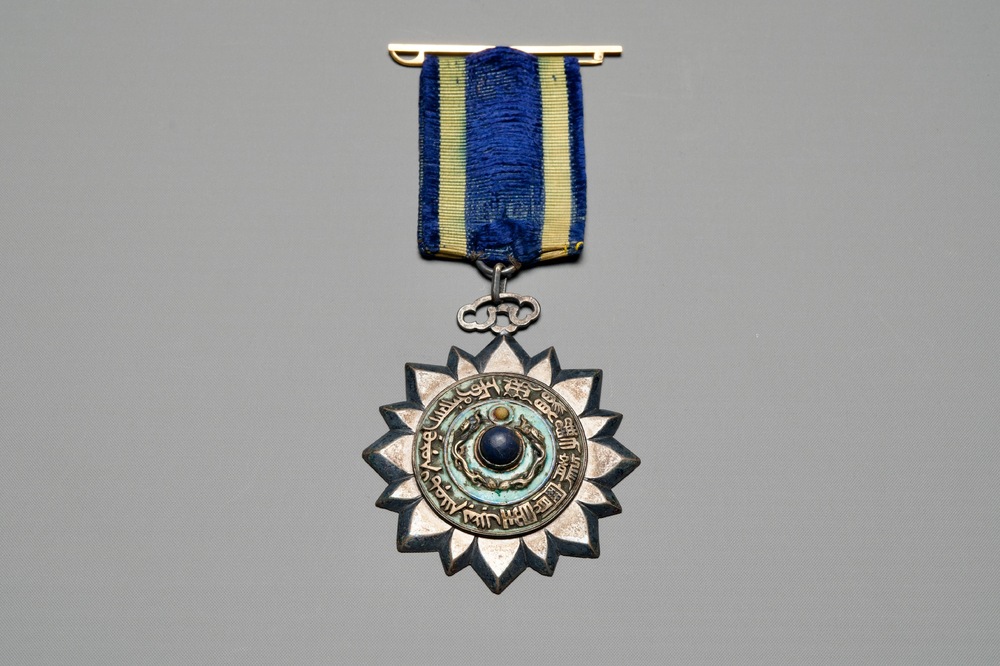 M&eacute;daille imp&eacute;riale de 'L'ordre du Double Dragon', Chine, re&ccedil;u le 5 Octobre 1905