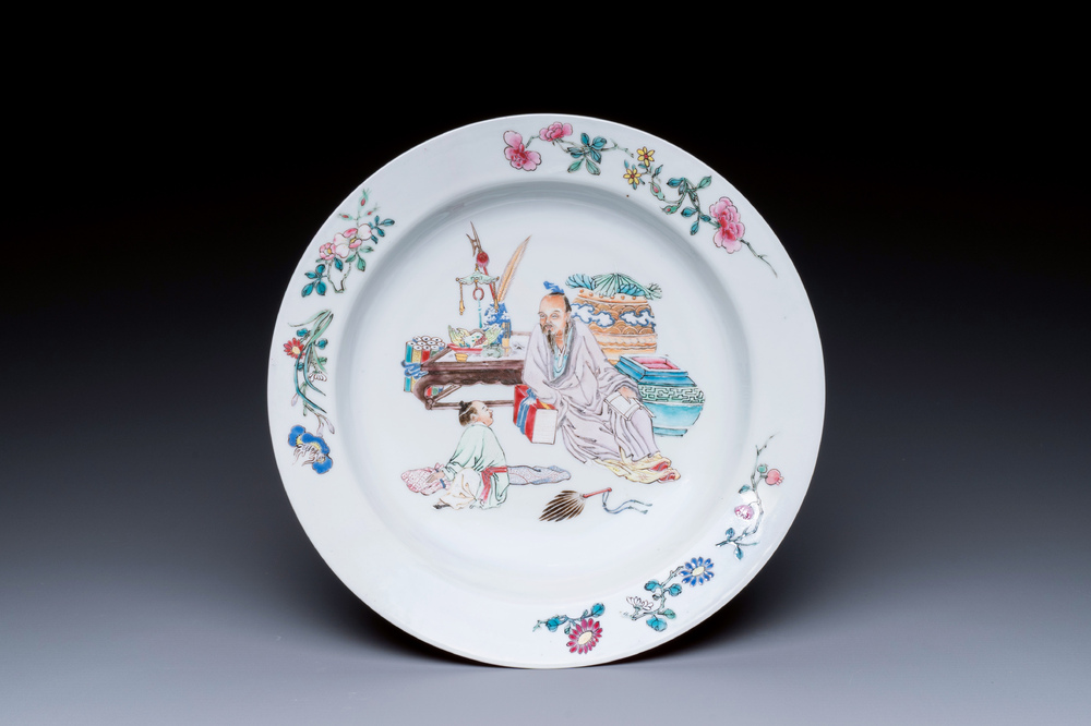 Assiette en porcelaine de Chine coquille d'oeuf au dos en rouge de rubis, Yongzheng
