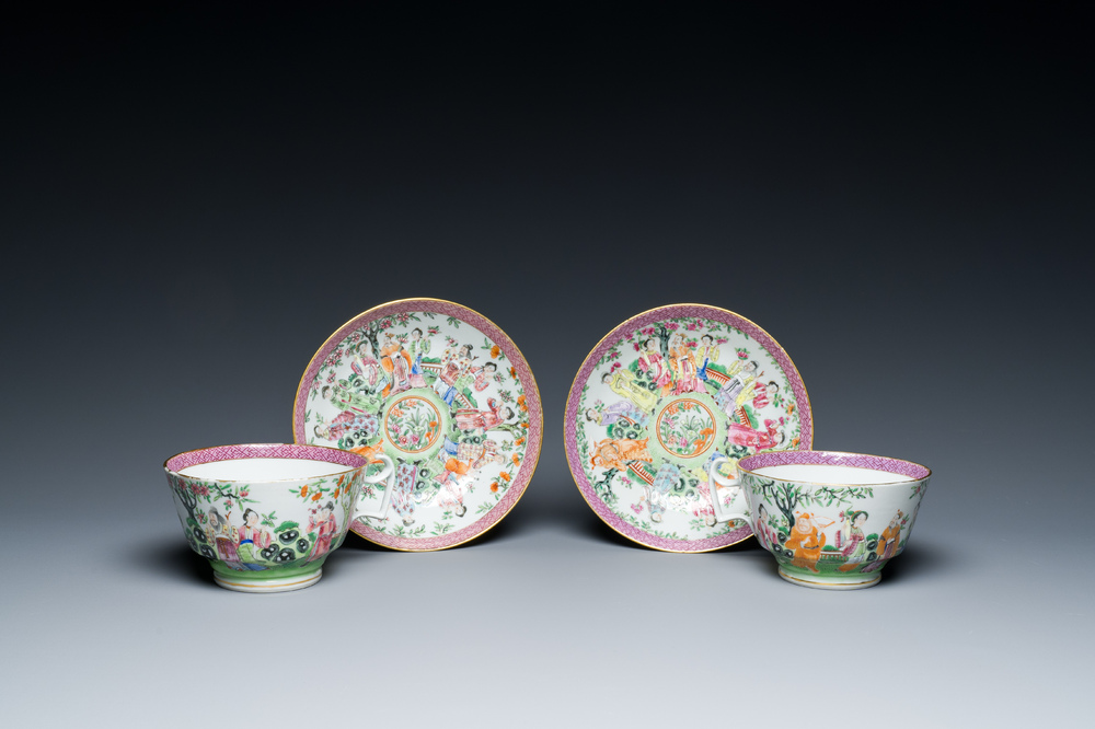 Een paar Chinese Canton famille rose koppen en schotels, 19e eeuw