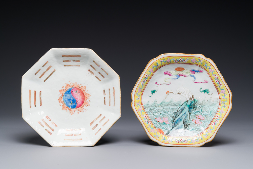Twee Chinese famille rose tazza's, Tongzhi merk en periode