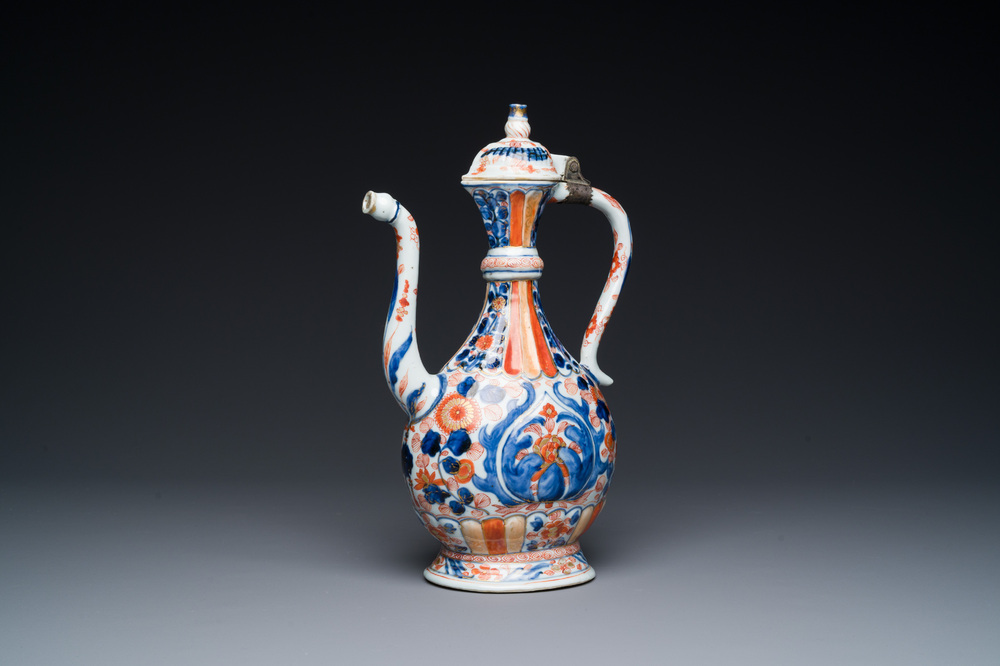 Verseuse de type 'aftaba' en porcelaine de Chine de style Imari pour le march&eacute; islamique, Kangxi