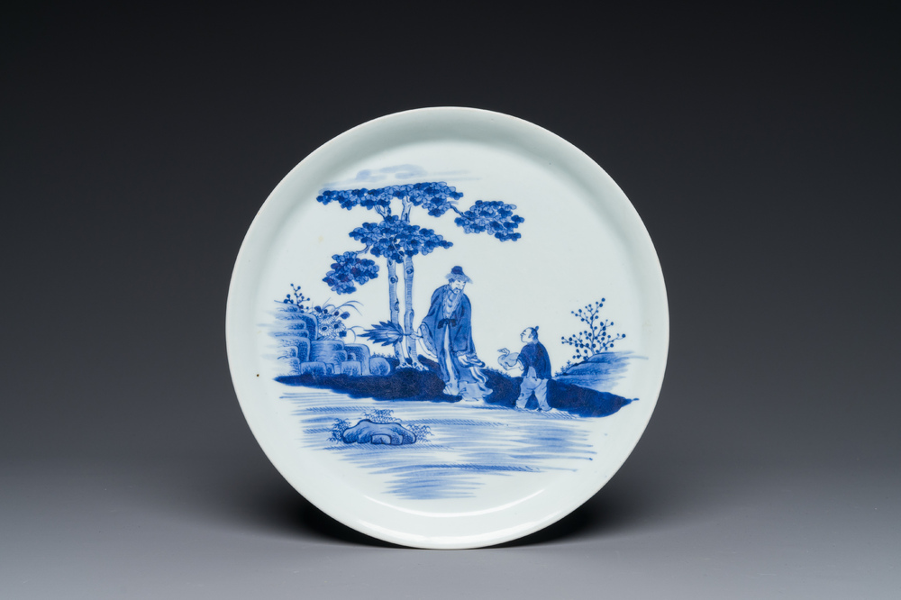 Plat en porcelaine de Chine en bleu et blanc &agrave; d&eacute;cor de 'Wang Xizhi 王羲之', Yongzheng