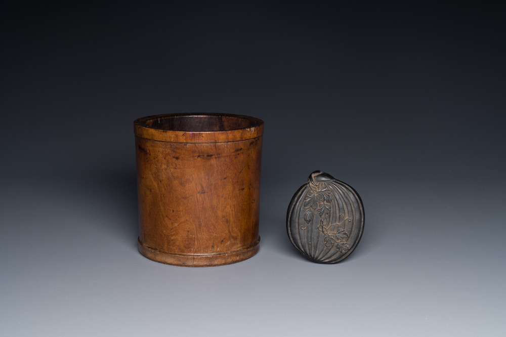 A Chinese huanghuali wooden brushpot and a melon-shaped lacquer box and cover with '18 Luohan' relief design, 19/20th C.