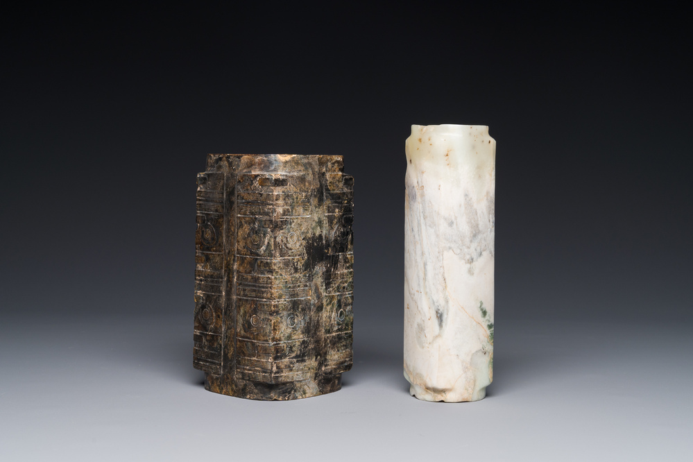 Twee Chinese jade rituele 'cong' vazen, 2/4e eeuw v.C.
