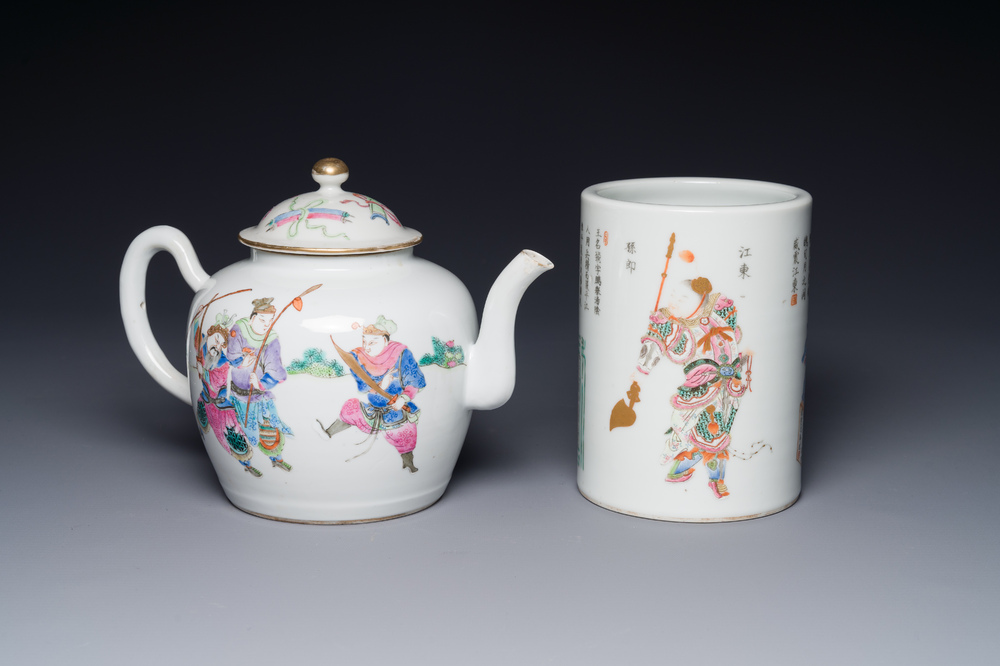 Een Chinese famille rose theepot en een 'Wu Shuang Pu' penselenbeker, Daoguang merk en periode