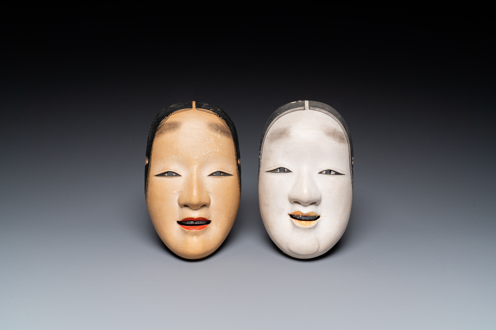 Deux beaux masques en bois peint repr&eacute;sentant le 'Waka Onna' et 'Manbi' pour le drame musical 'N&ocirc;', Japon, 19&egrave;me