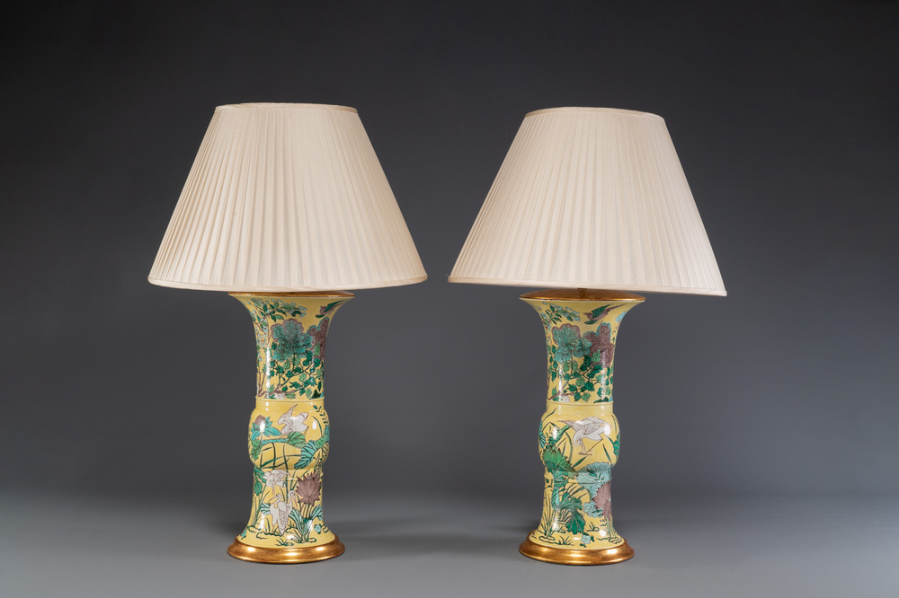 Paire de vases de forme 'gu' en biscuit &eacute;maill&eacute; verte mont&eacute;s en lampes en bronze dor&eacute;, Chine, 19&egrave;me