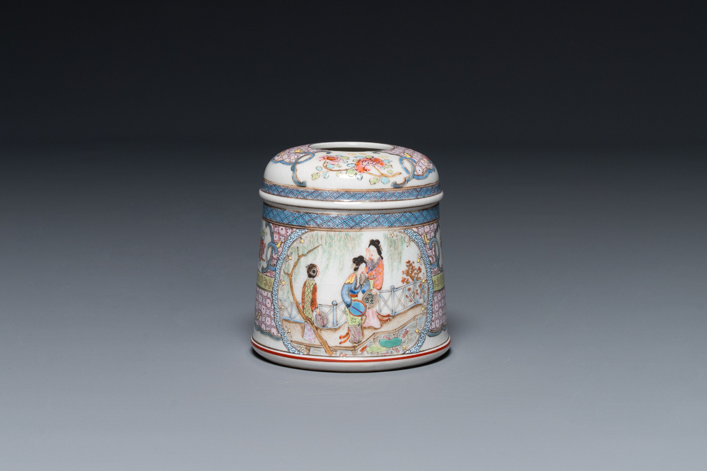 Bo&icirc;te couverte de forme ronde en porcelaine de Chine famille rose &agrave; d&eacute;cor figuratif, 19&egrave;me