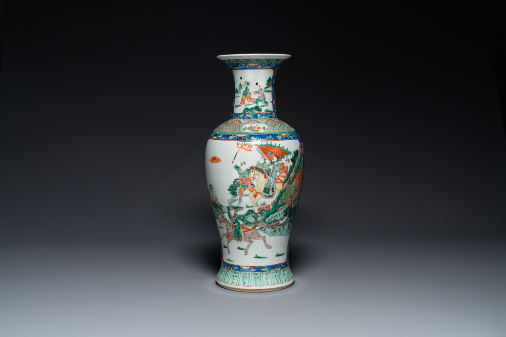 Vase en porcelaine de Chine famille verte &agrave; d&eacute;cor de guerriers &agrave; cheval, 19&egrave;me