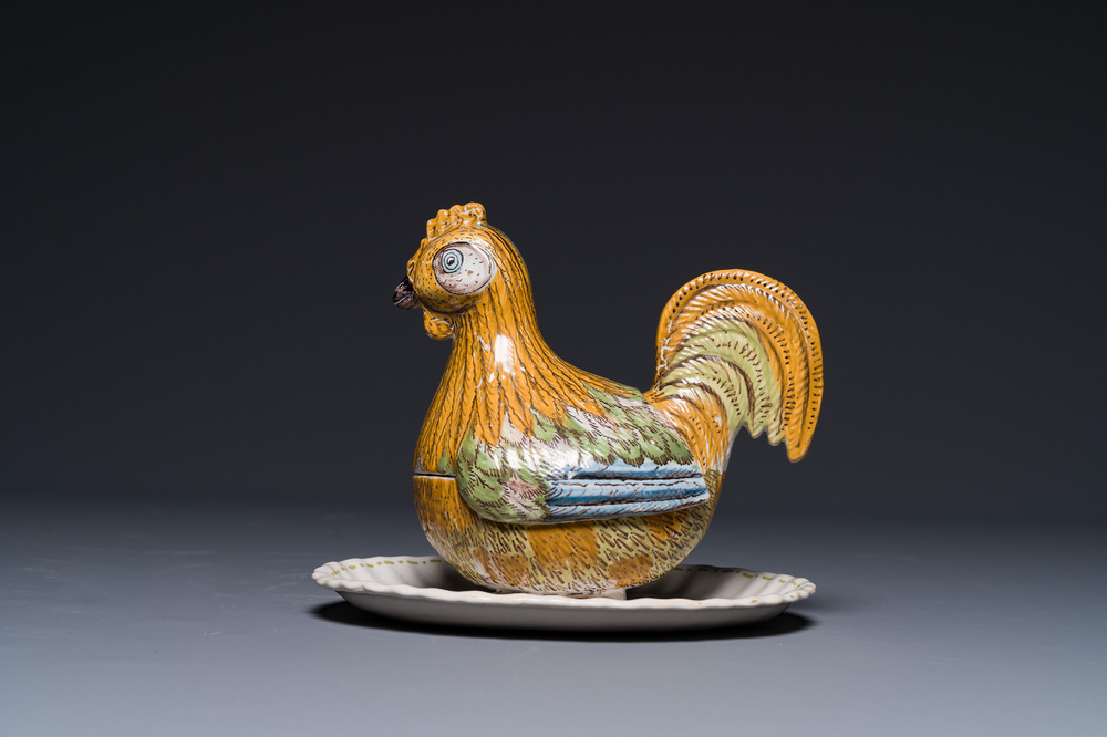 Terrine couverte en forme de coq en faience polychrome, Abtsbessingen, Allemagne, 18&egrave;me