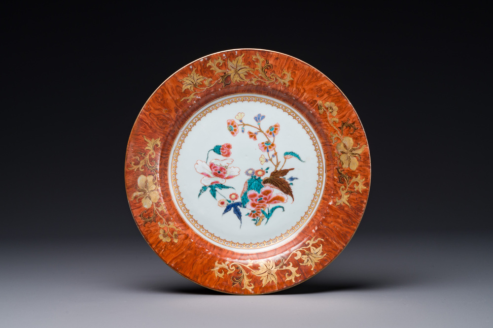 A Chinese famille rose 'faux-bois' border plate, Yongzheng/Qianlong
