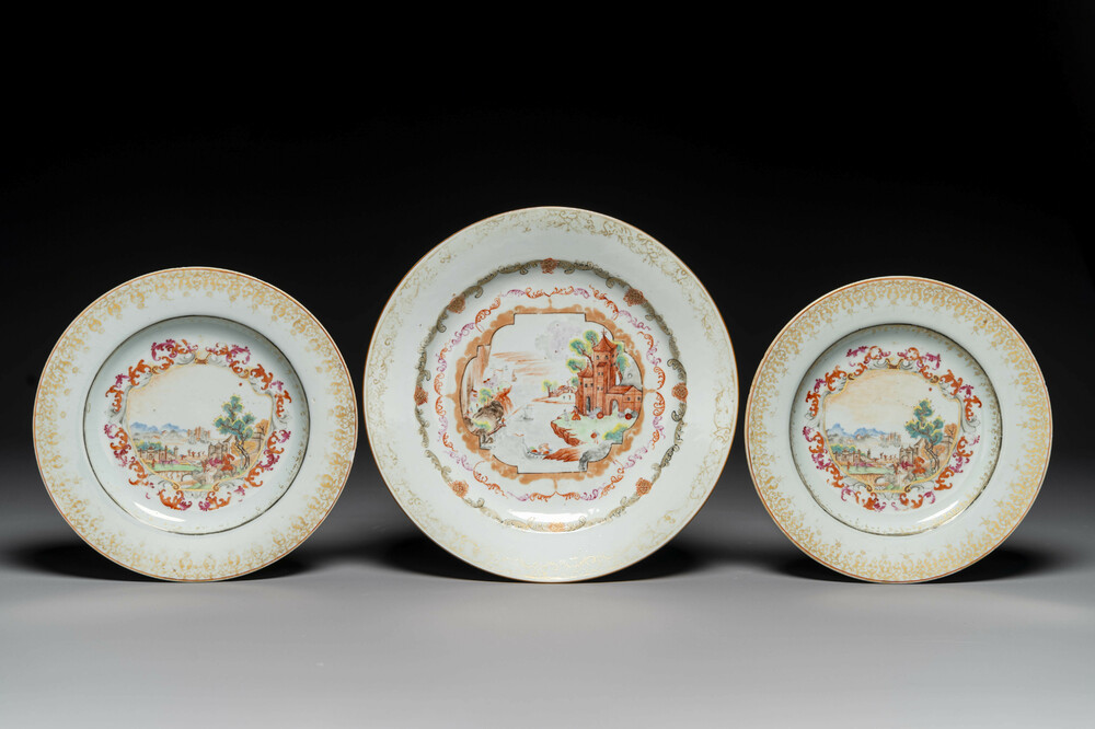 Drie Chinese Meissen-stijl borden met een havenzicht, Qianlong