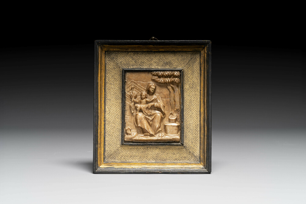 Relief en alb&acirc;tre de Malines repr&eacute;sentant Marie avec l'enfant, 16/17&egrave;me