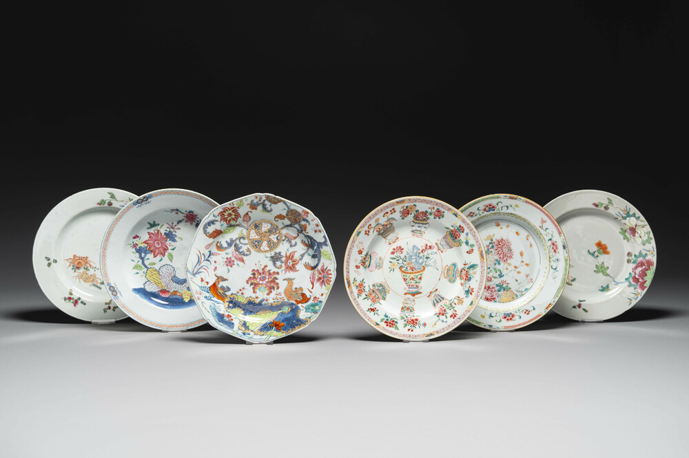 Zes Chinese famille rose borden met floraal decor, Qianlong