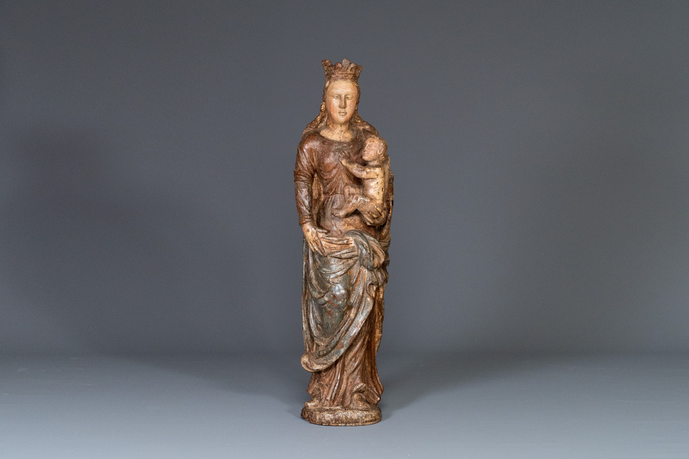 Figure de Vierge &agrave; l'Enfant en ch&ecirc;ne sculpt&eacute; polychrome, France, 2&egrave;re moiti&eacute; du 16&egrave;me