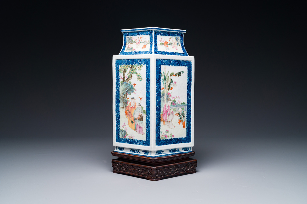Een zeldzame Chinese ruitvormige Canton famille rose 'visser, houthakker, boer en geleerde 漁樵耕讀圖' vaas, Qianlong
