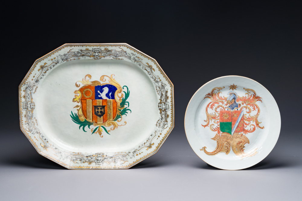 Un plat armori&eacute; et une assiette aux armes de De Heere pour le march&eacute; hollandais en porcelaine de Chine, Qianlong