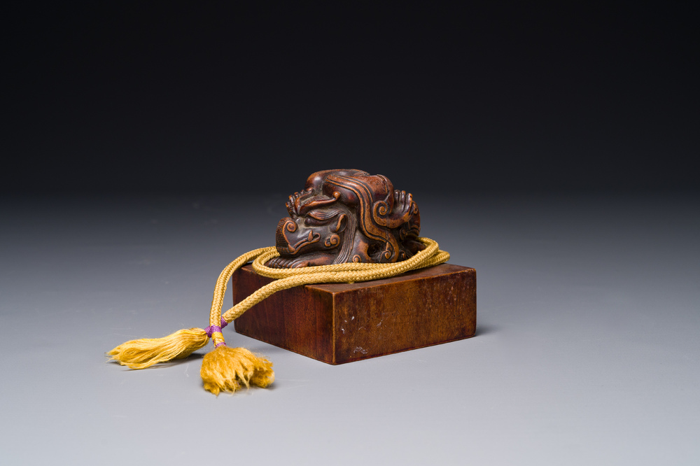 A Chinese sculpted hongmu wooden 'Jiaqing Yubi Zhibao 嘉慶御筆之寶' seal, 20th C.