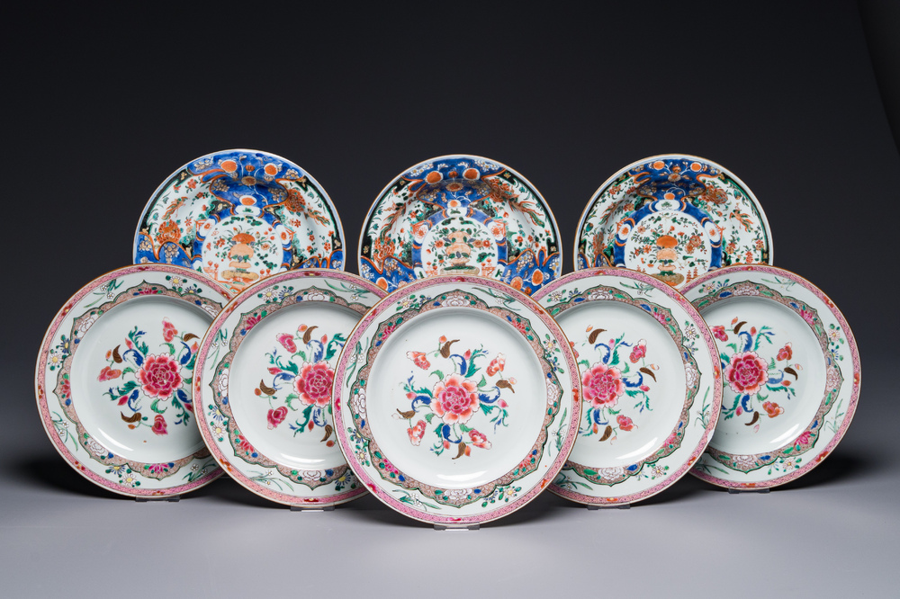 Drie Chinese verte-Imari 'Stanislaw' borden en vijf famille rose borden,  Kangxi/Yongzheng