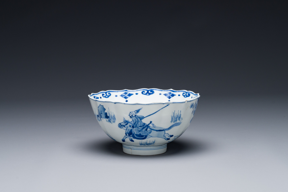 Bol en porcelaine de Chine en bleu et blanc &agrave; d&eacute;cor de la chasse mongole, marque de Chenghua, Kangxi