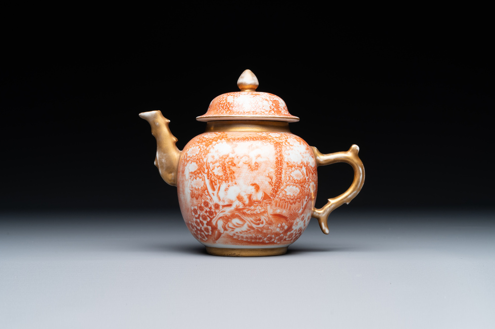 Rare th&eacute;i&egrave;re couverte en porcelaine de Chine en rouge de fer et dor&eacute; &agrave; d&eacute;cor de sc&egrave;ne europ&eacute;enne, Qianlong
