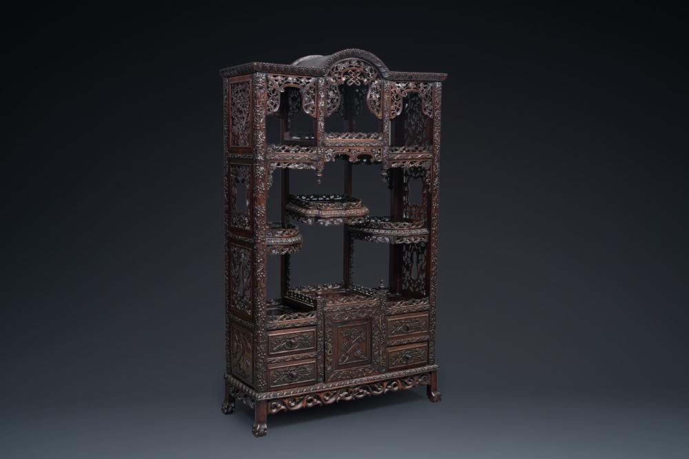 &Eacute;tag&egrave;re sculpt&eacute;e en bois hongmu, Chine, Canton, 19&egrave;me