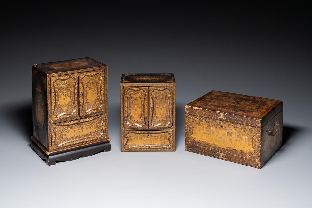 Deux cabinets miniatures et un coffret en laque noire et dor&eacute;e, Canton, Chine, 19&egrave;me