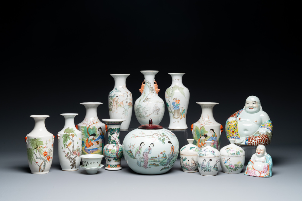 Collection vari&eacute;e de 15 pi&egrave;ces en porcelaine de Chine qianjiang cai, famille rose et verte, 19/20&egrave;me
