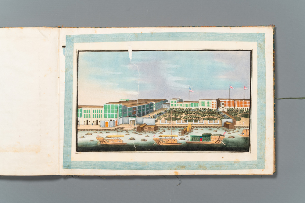 Een zeldzaam album met Chinese rijstpapier schilderingen van 'Hong' zichten, figuren en schepen, Canton, Foekhing New Street No. 1, 19/20e eeuw