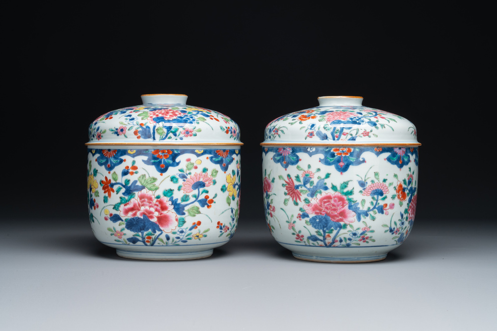 A pair of large Chinese famille rose jars and covers with floral design, Qianlong