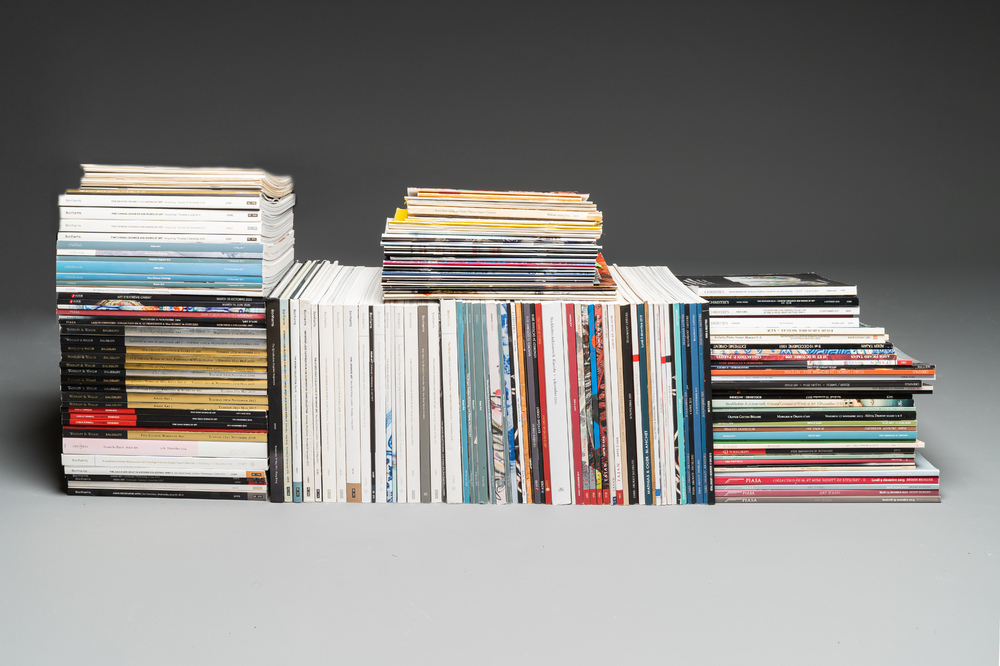 Collection impressionnante de 173 anciens catalogues de ventes aux ench&egrave;res d'art chinois des ann&eacute;es 1960 et apr&egrave;s