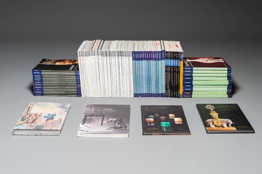 Collection vari&eacute;e de 71 catalogues Sotheby's sur l'art chinois des ann&eacute;es 2000 &agrave; 2009