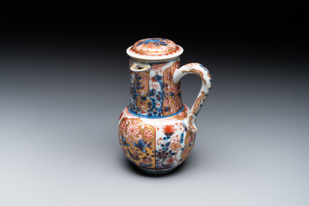 A Chinese English-decorated blue and white jug and cover, Kangxi