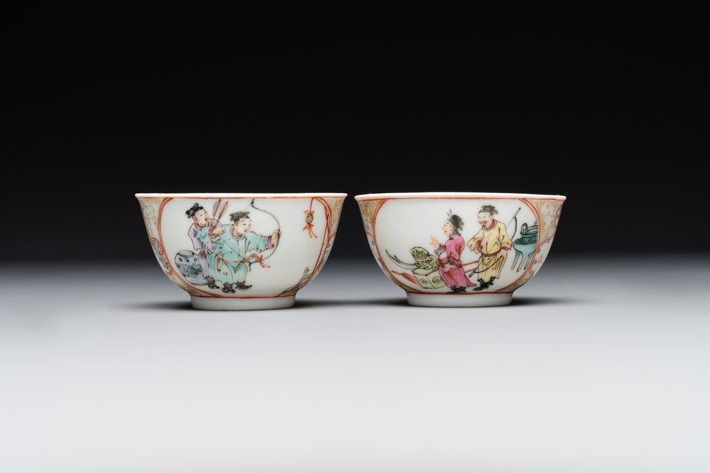 A pair of fine Chinese Canton famille rose cups, Yongzheng