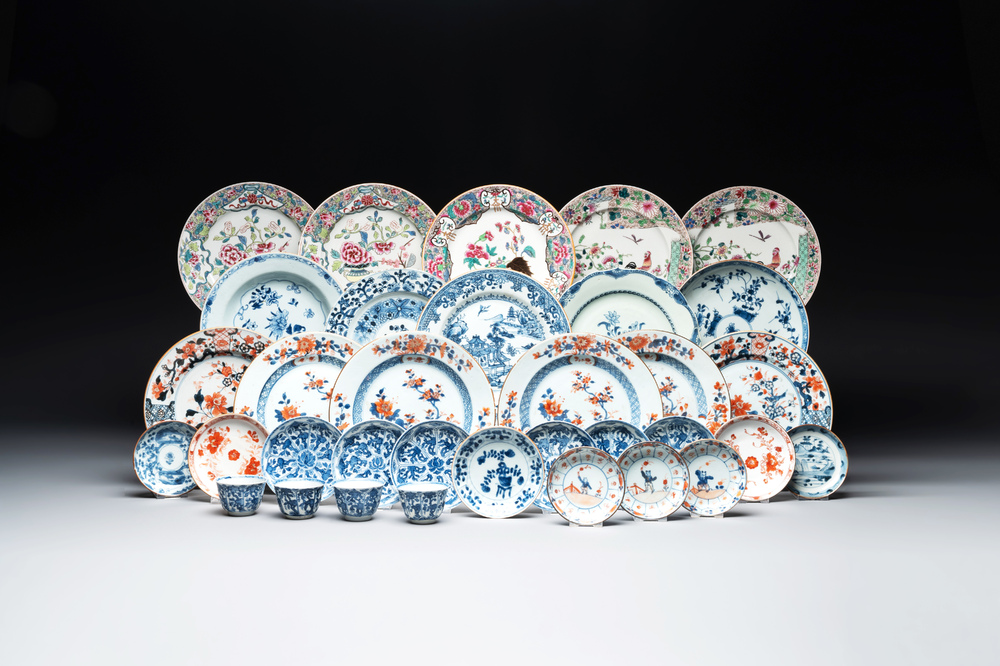 A varied collection of 34 pieces of Chinese porcelain, Kangxi and later