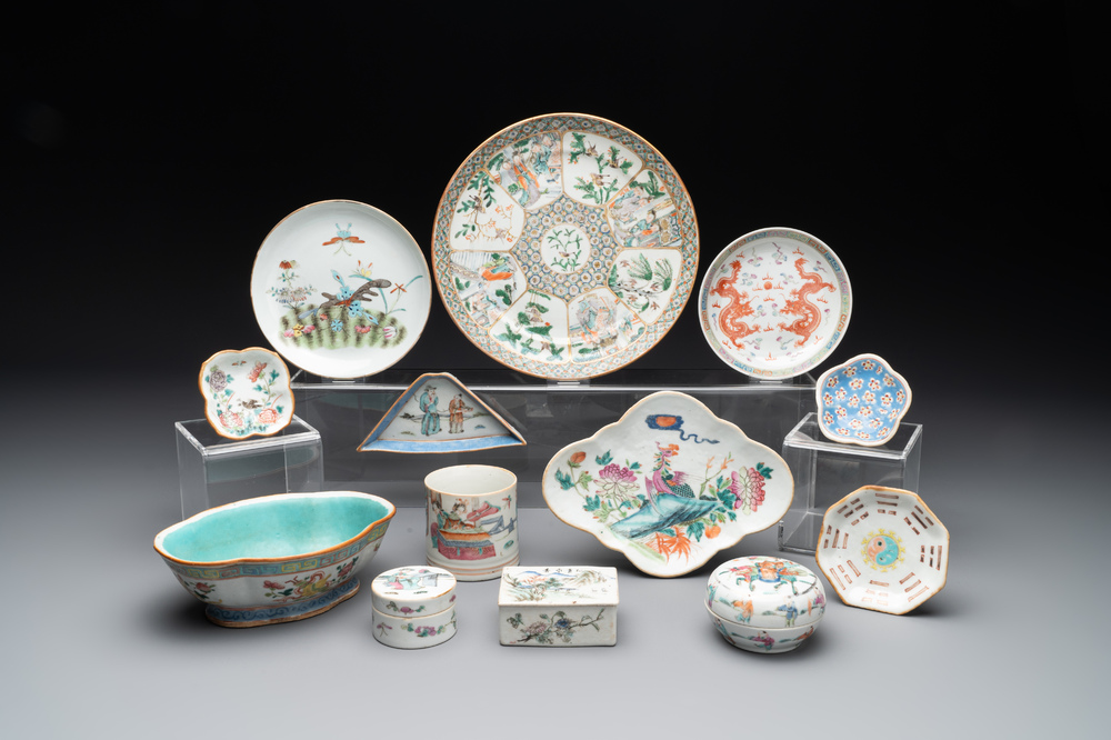 A varied collection of thirteen pieces Chinese famille rose and verte porcelain, 19th C.
