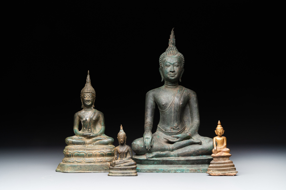 Four various Burmese bronze Buddhas, 15/17th C.