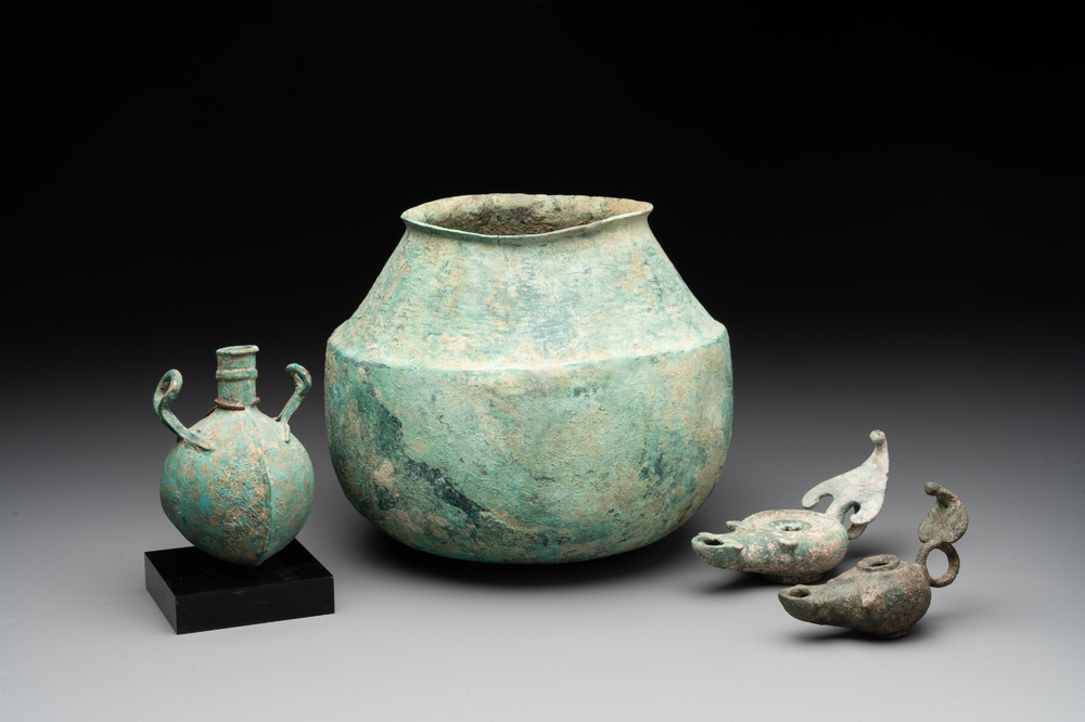 A bronze urn, a bronze canteen with relief design and a pair of bronze oil lamps, Roman Empire, 9th C. B.C/5th C.