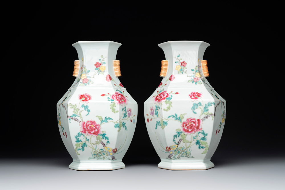 A pair of hexagonal Chinese famille rose 'hu' vases with floral design, Qianlong/Jiaqing