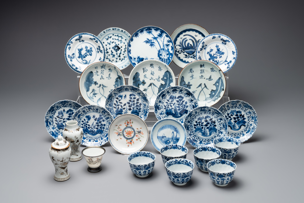 A varied collection of Chinese blue and white, grisaille and famille verte porcelain, Kangxi and later