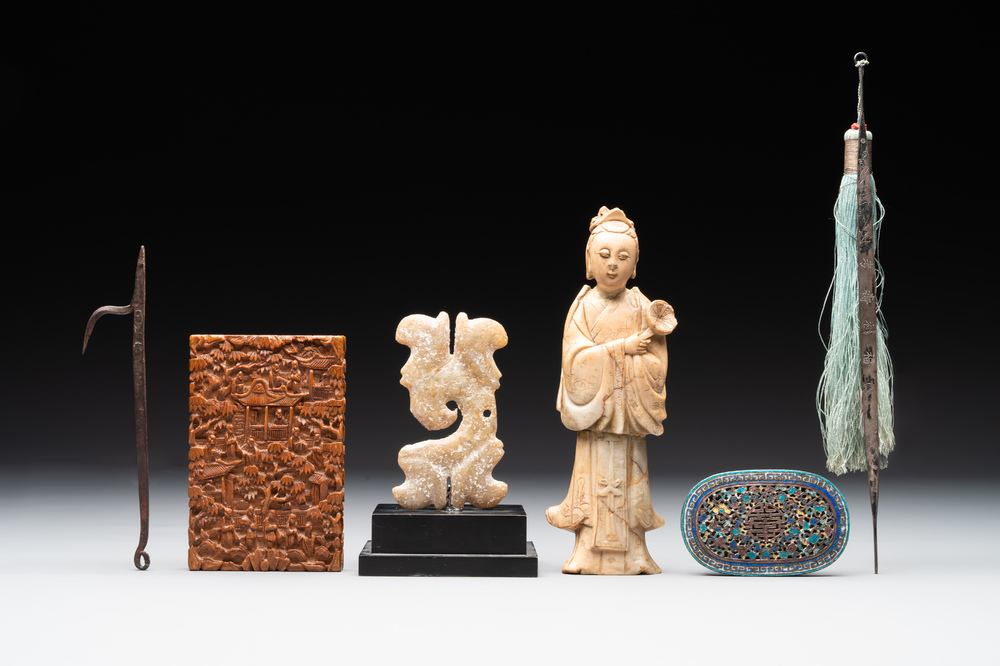 A varied collection of six Chinese carvings and metal wares, China, 16/19th C.
