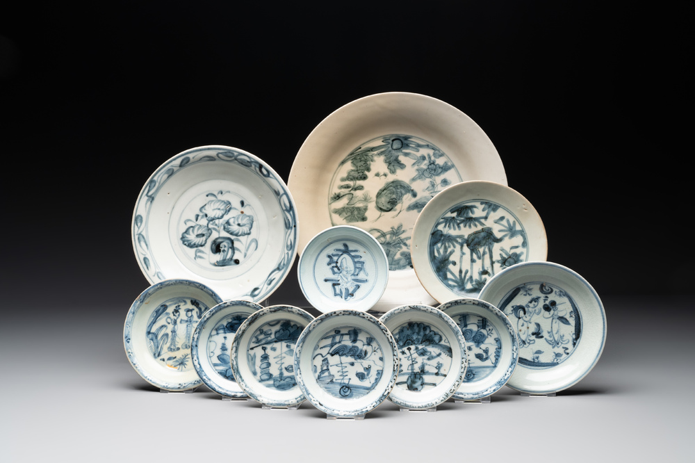 A collection of 11 Chinese blue and white wares, Ming