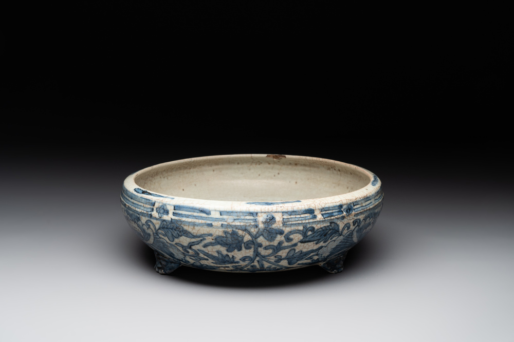 A Chinese Swatow blue and white crackle-glazed 'peonies and trigrams' tripod censer, Ming