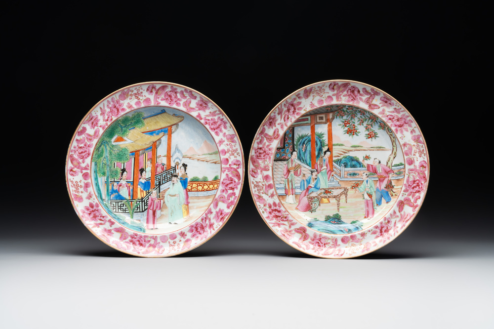 A pair of unusual and fine Chinese Canton famille rose deep dishes, 19th C.