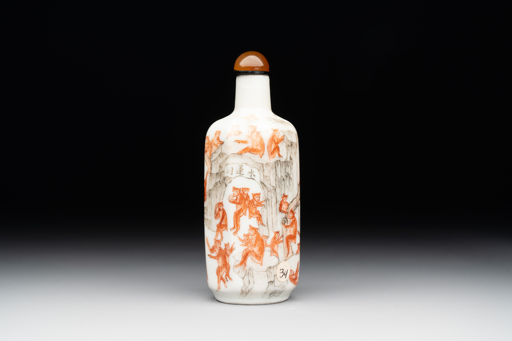 A Chinese iron-red and grisaille snuff bottle with monkeys at the Shuilian cave, 19th C.