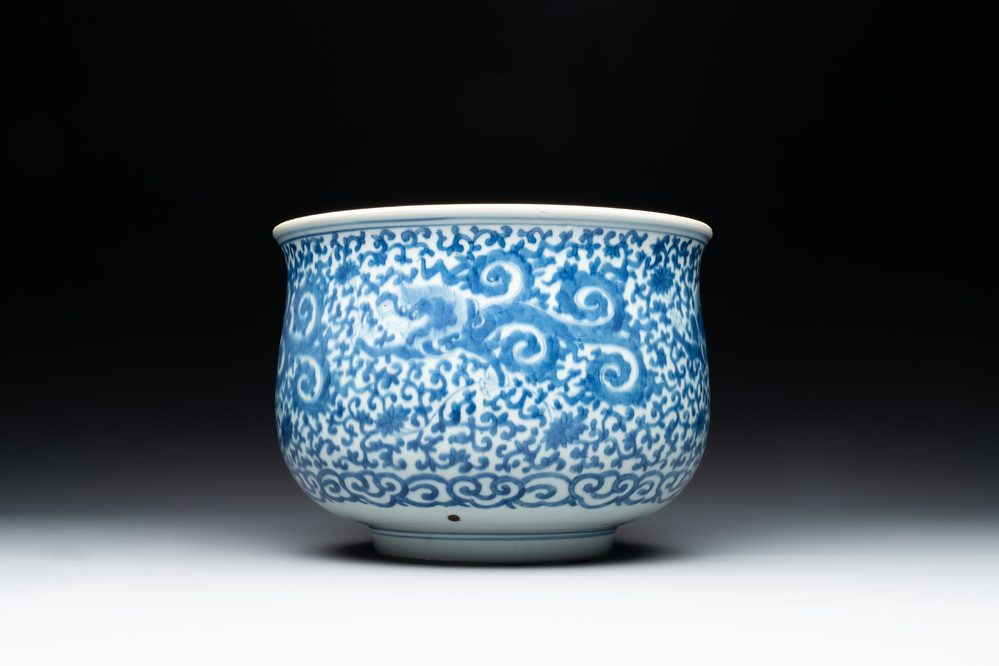 A large Chinese blue and white censer with chilong and floral design, Kangxi